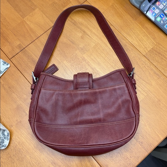 Elegant red Leather Shoulder Bag - Picture 2 of 4